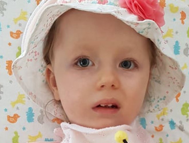 Fotka malej Soničky, ktorej Lidl pomohol v rámci projektu Od začiatku v dobrých rukách