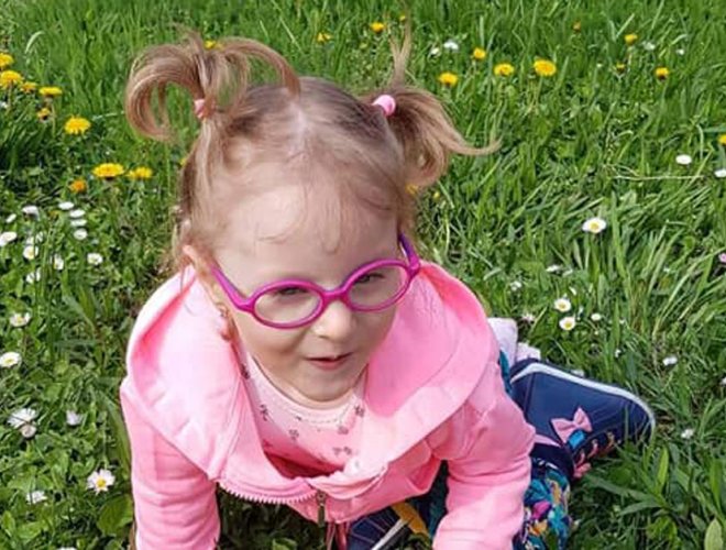 Fotka malej Mili, ktorej pomohol Lidl v rámci projektu Od začiatku v dobrých rukách