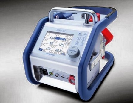 Spoločnosť Lidl a Kaufland venovali UN v Bratislave prístroj pre pomoc v časoch krízy