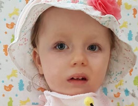 Fotka malej Soničky, ktorej Lidl pomohol v rámci projektu Od začiatku v dobrých rukách