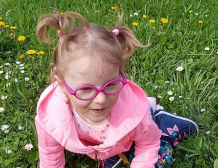 Fotka malej Mili, ktorej pomohol Lidl v rámci projektu Od začiatku v dobrých rukách