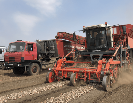 Pracovné stroje zaplnili polia vďaka spolupráci so spoločnosťou Lidl