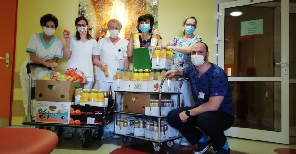 Pracovníci onkologického pracoviska prijali "vitamínovú pomoc" od spoločnosti Lidl