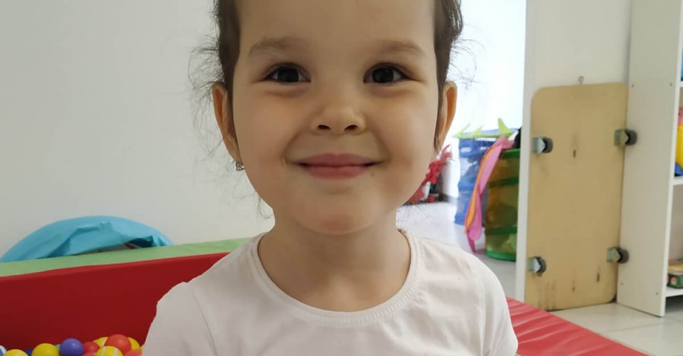 Fotka malej Ninky, ktorej Lidl pomohol v rámci projektu Od začiatku v dobrých rukách